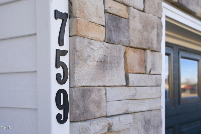 Building Photo - 759 Putney Hl Rd