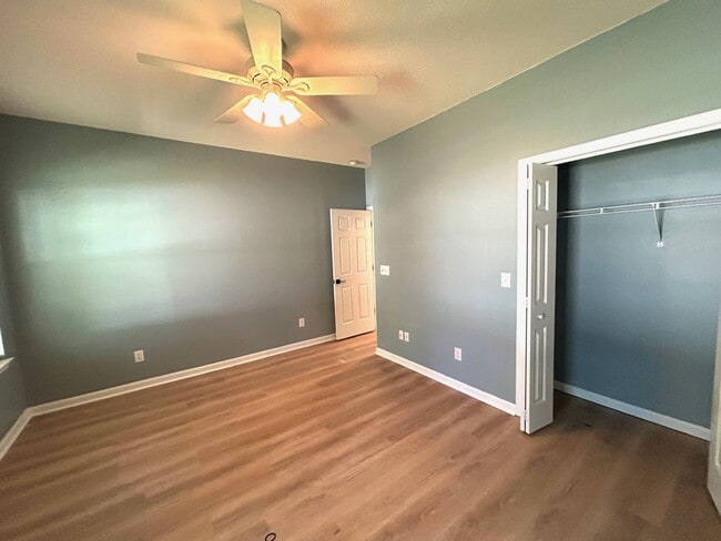 Building Photo - Spacious 3BR/2BA home in the highly desire...