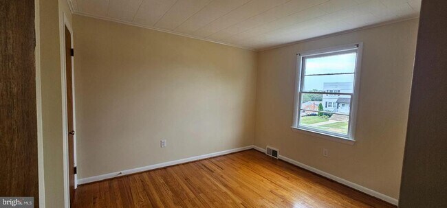 Building Photo - 222 E Whitlock Ave