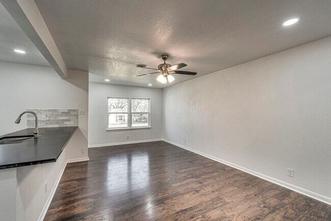 Building Photo - 3561 Westfield Ave