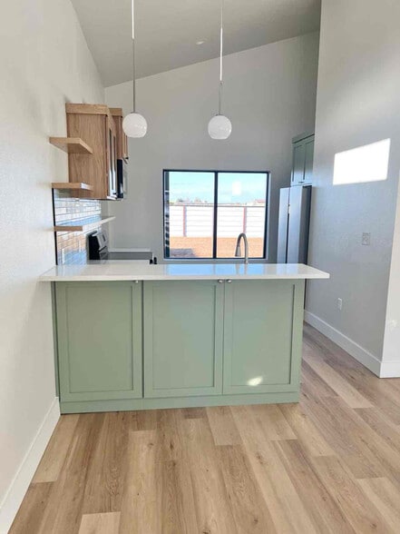 Building Photo - 902 NW Ave K