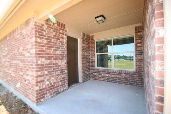 Building Photo - Elevated Living on the Waters Edge in Pelican Bay! ~ ((AZLE ISD!!)) Granite Countertops~ Stainles...