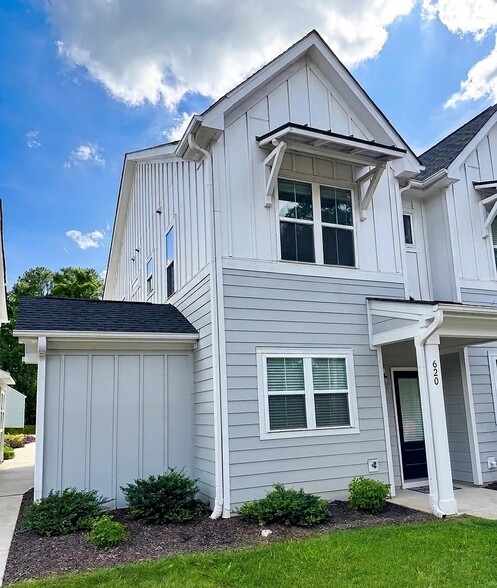 Front of Townhome - 620 Rush St