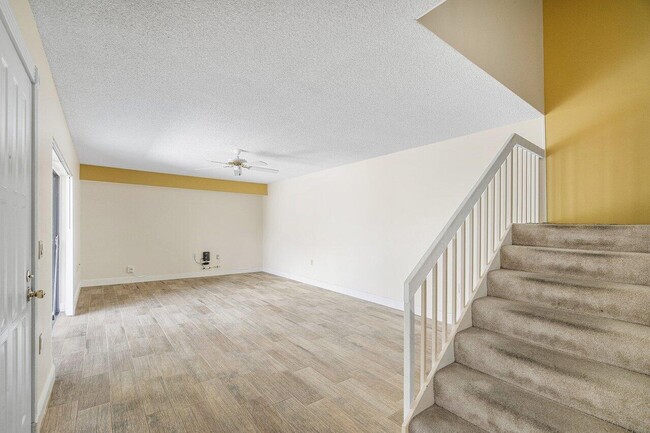 Building Photo - 1619 16th Ct