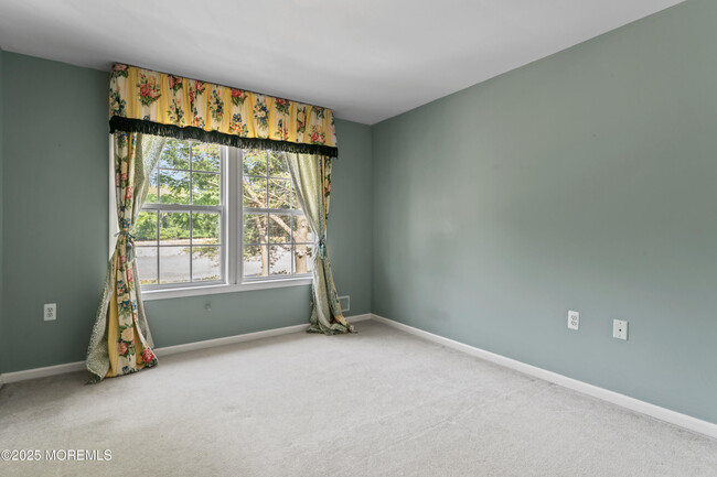 Building Photo - 5 Mulberry Ln