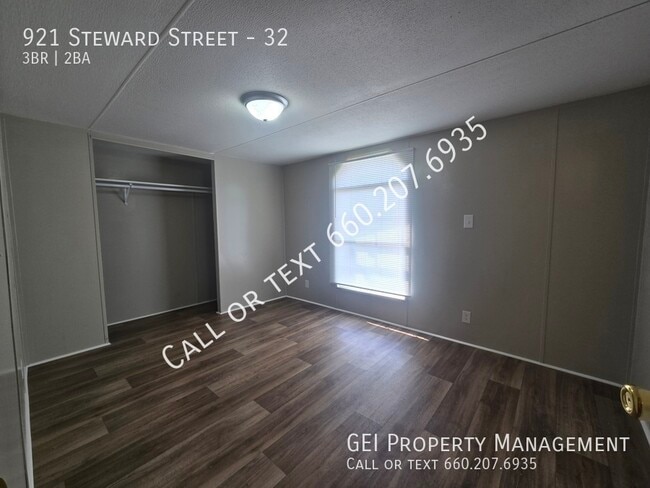 Building Photo - 921 Steward St