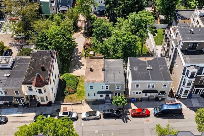 Building Photo - 433 E 6th St