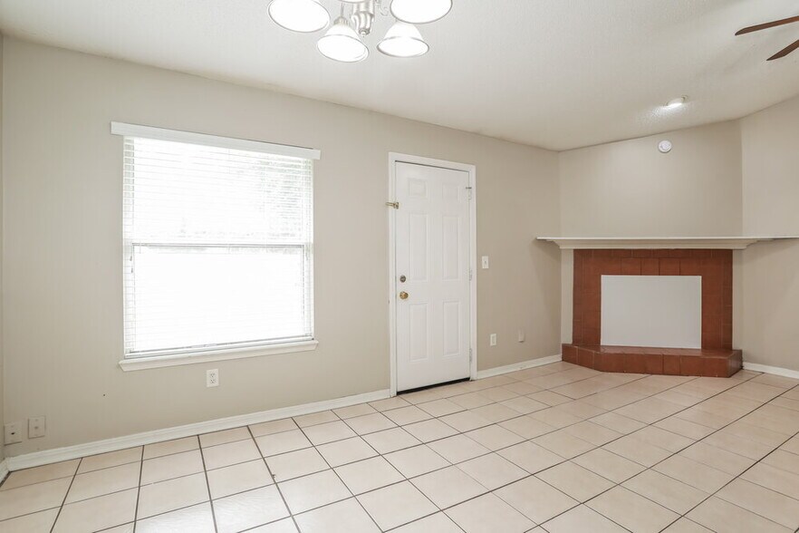 Building Photo - 1903 Farm Way