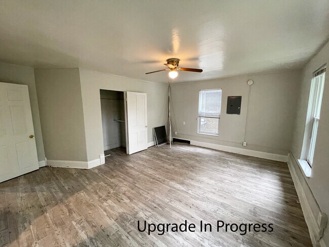Building Photo - 507 Iowa Ave