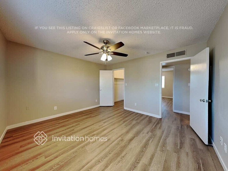 Building Photo - 687 E Del Rio St