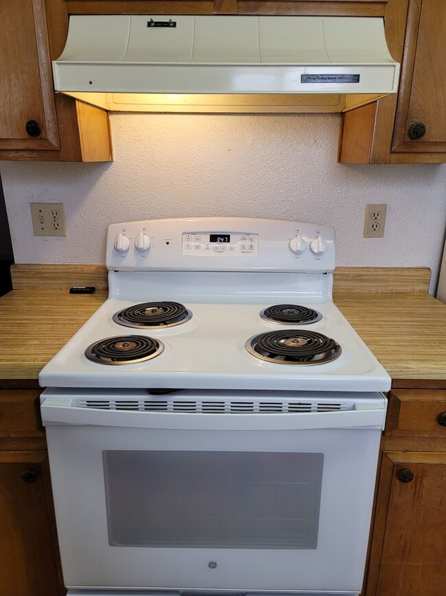 Building Photo - No Deposit