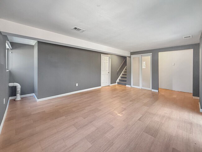 Building Photo - $0 DEPOSIT OPTION. CHARMING 4BED/2.5BATH I...