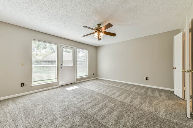 Building Photo - 2107 Bennigan St