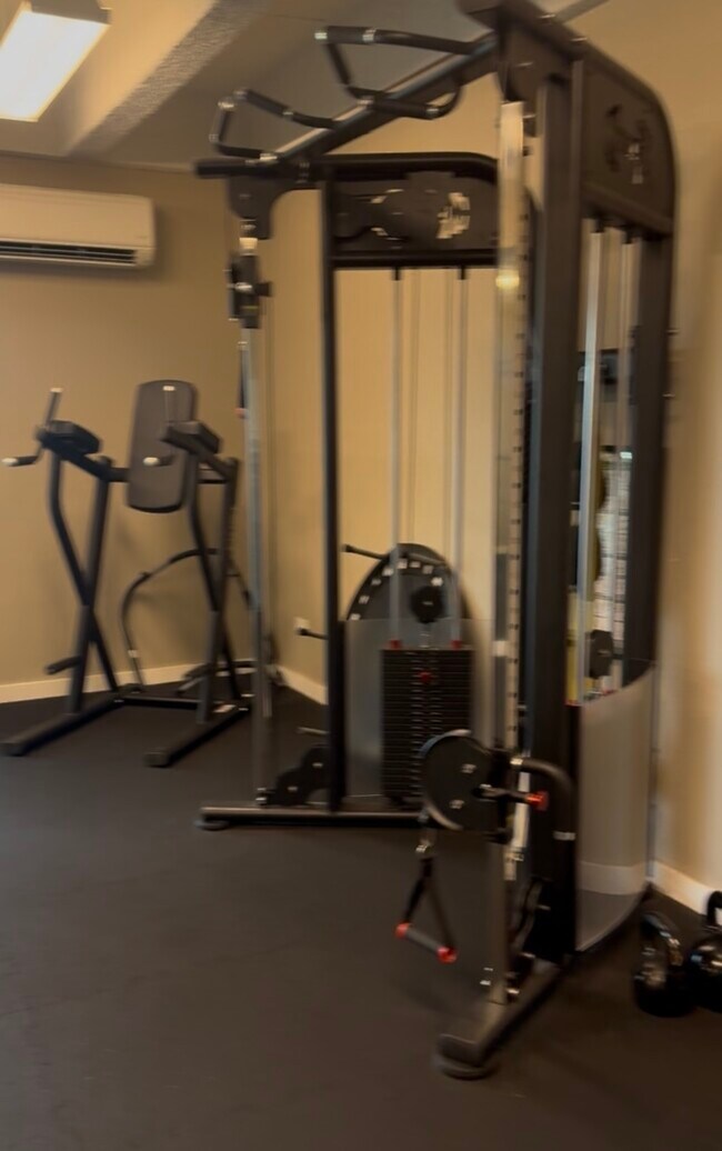 Building Photo - 1600 Ardmore Ave