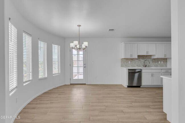 Building Photo - 13095 Emerald Hls Ave