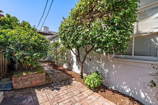 Building Photo - 2325 Russell St