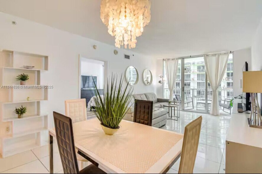 Primary Photo - 1750 N Bayshore Dr