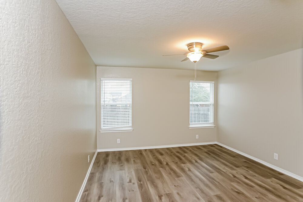 Building Photo - 8806 Double Oak