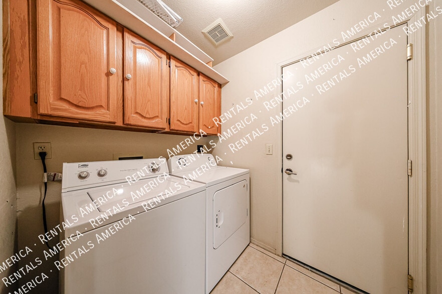 Building Photo - 2720 Leisure World