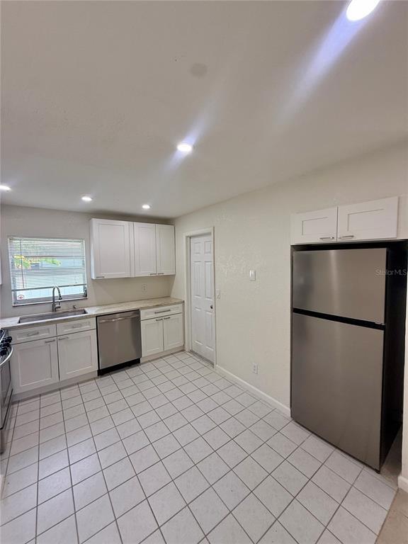 Building Photo - 4218 Des Moines St NE