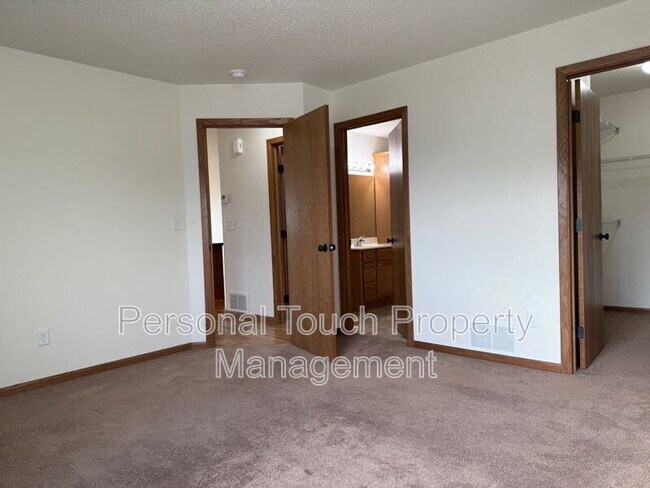 Building Photo - 2580 5th St W