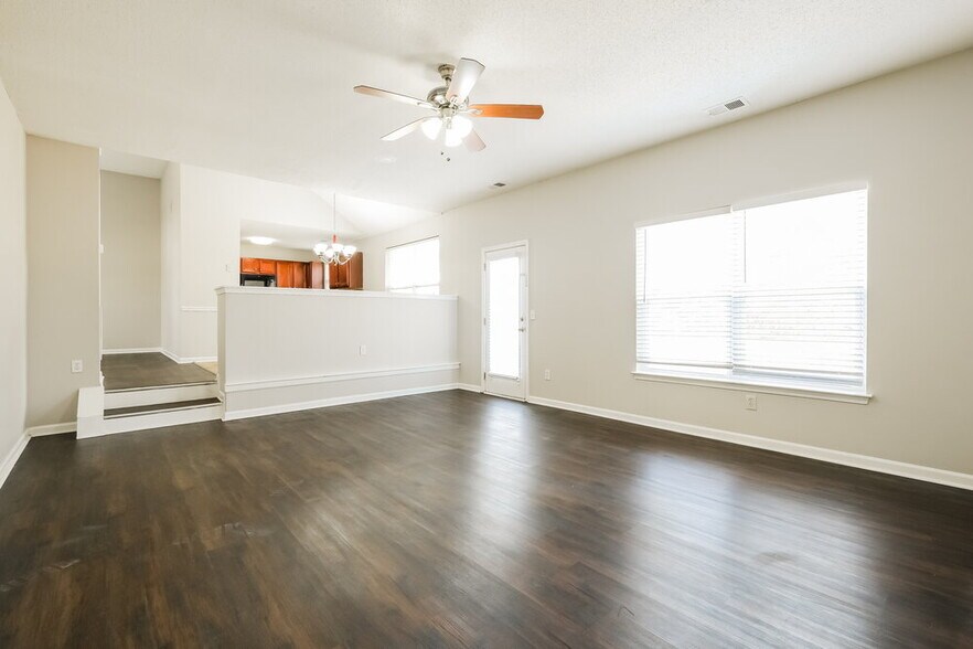 Building Photo - 4352 Arabian Way SW