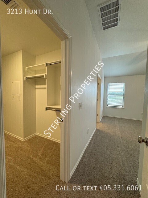 Building Photo - 3213 Hunt Dr