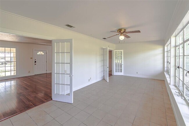 Building Photo - 1202 Norwood Rd