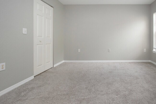 Building Photo - 2 Bedroom Condo in Lakewood Ranch