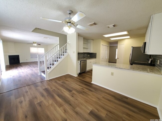 Building Photo - 8219 Sunshine Trail Dr