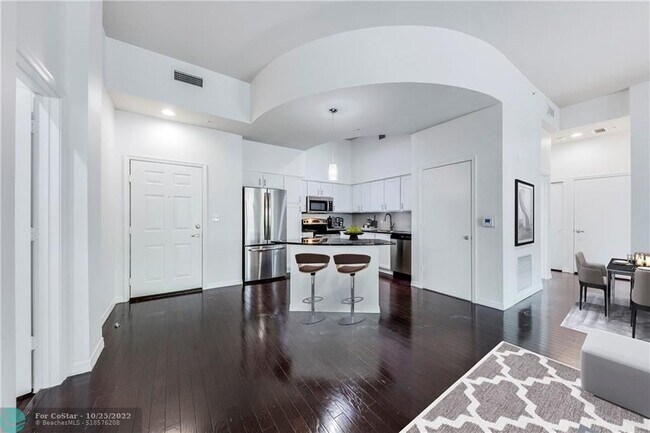 Building Photo - 450 NE 5th St