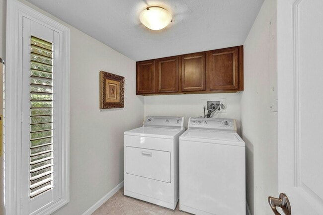 Building Photo - 4280 Island Cir