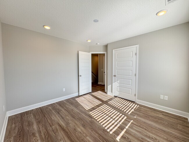 Building Photo - 5007 Cypress Lake Rd