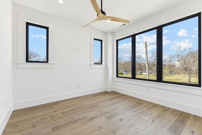 Building Photo - 3135 Parthenon Ave