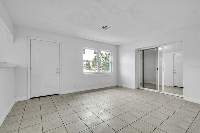 Building Photo - 3312 Plummer Cir