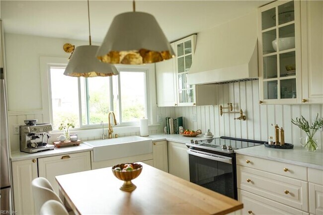 Building Photo - 1361 Elbow Rd