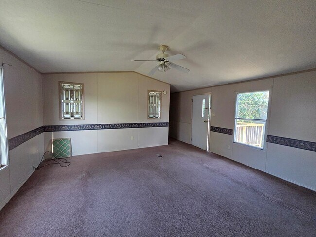 Building Photo - 106 Clark St