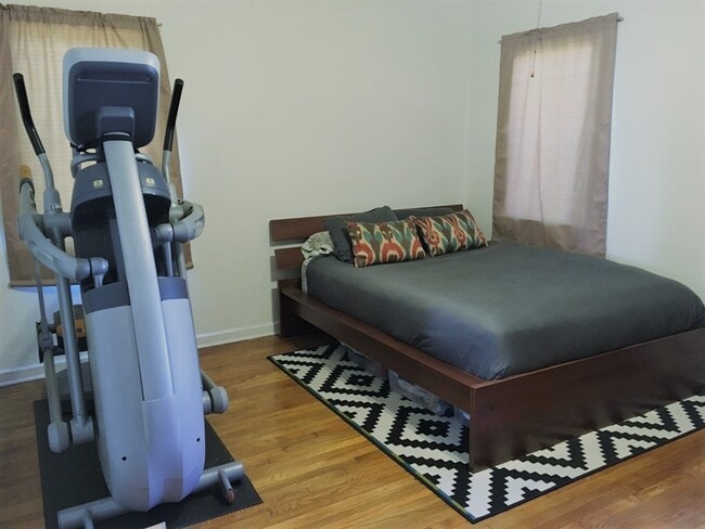 Building Photo - 466 N Orange Grove Ave