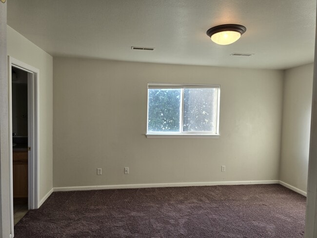 Building Photo - 745 Linda Ln