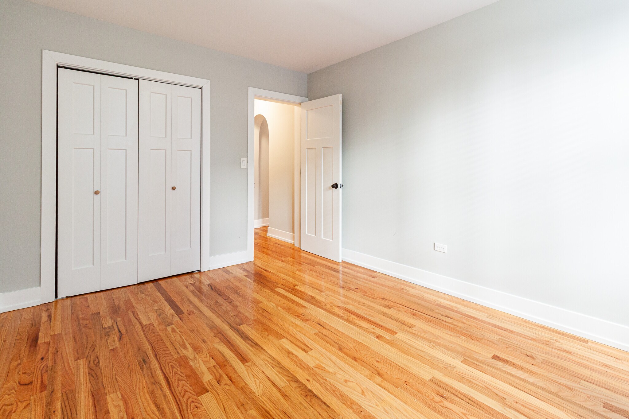 Building Photo - 435 W Roscoe St