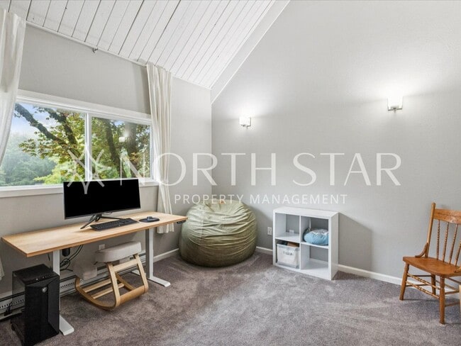 Building Photo - Mt. Park Condo with High Ceilings