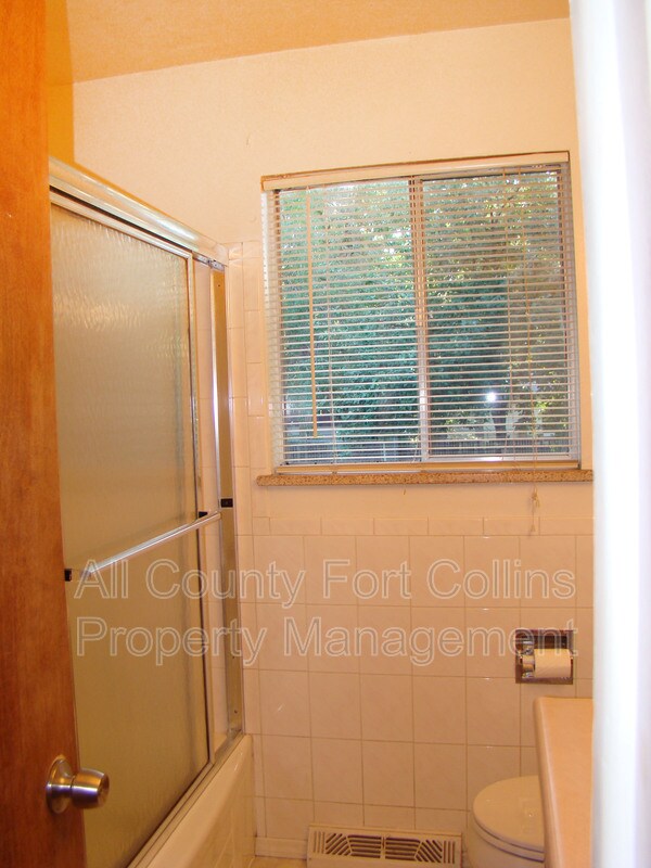 Building Photo - 1504 Brentwood Dr