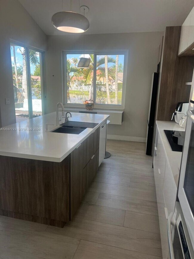 Building Photo - 1130 Spyglass