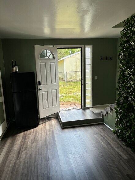 Main Entrance - 727 Madison St