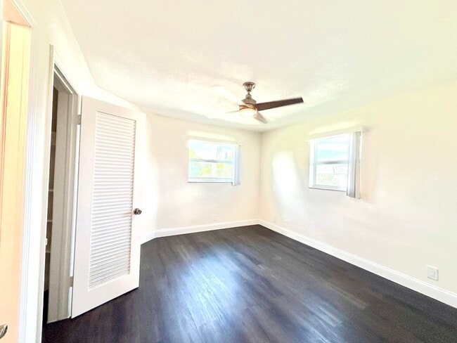 Building Photo - 491 W Camino