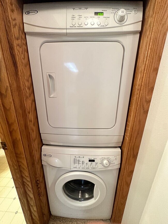 Building Photo - Charming 1-Bedroom Condo with Great Amenities