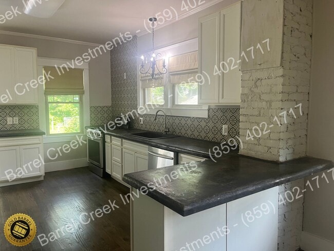 Building Photo - 2-Bed 1-Bath House