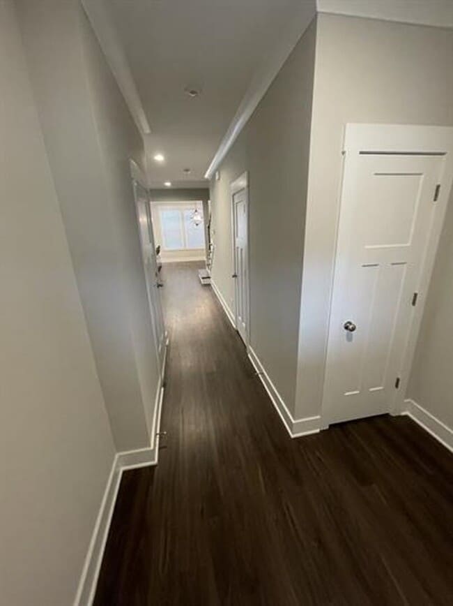 Building Photo - Spacious - Close to Downtown Greenville 3/2.5 Available April 1st