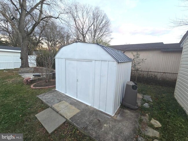 Building Photo - 4813 Lawrence St