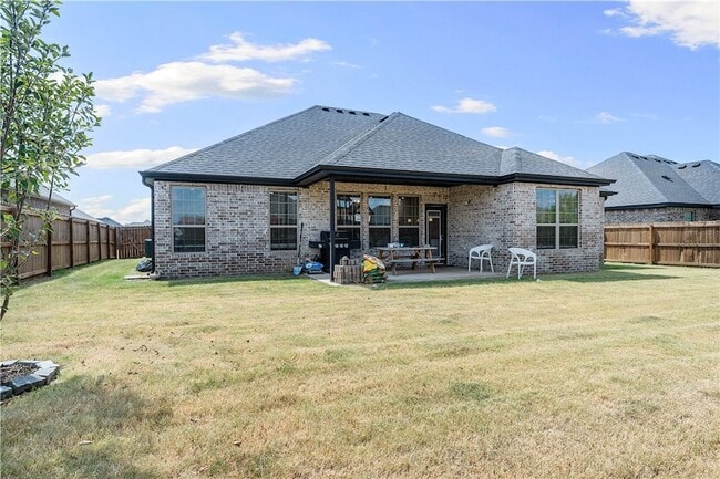 Building Photo - 1020 E Skyline Lp